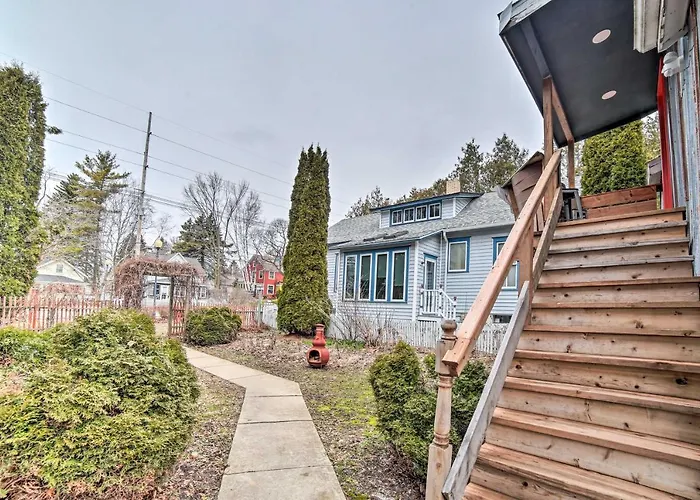 Steps To Waterfront & Dtwn: Sturgeon Bay Escape!