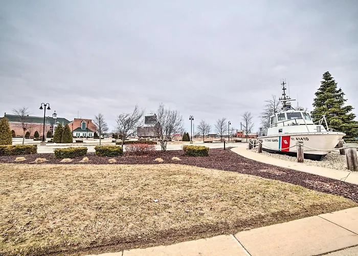 Steps To Waterfront & Dtwn: Sturgeon Bay Escape!