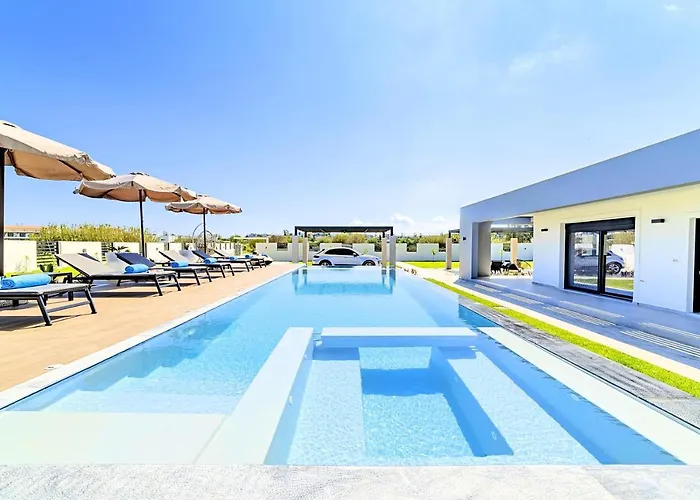 Villa Solaris Heated Pool & Jacuzzi