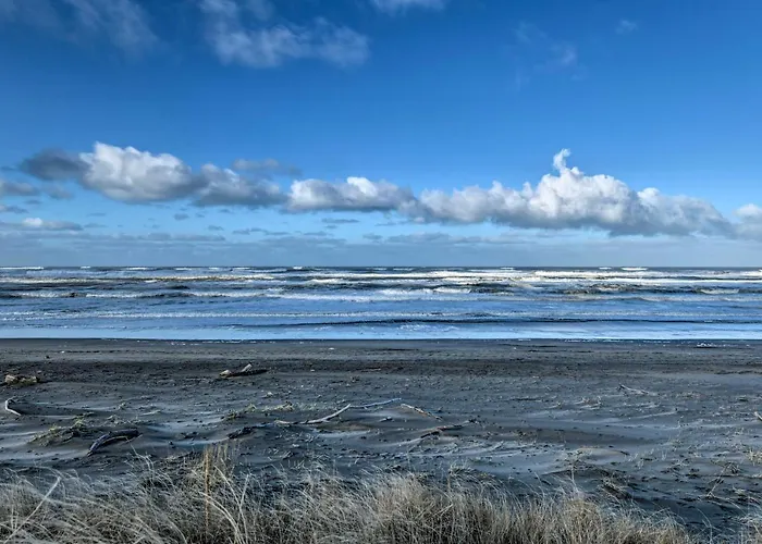 'Eagles View' Condo In Ocean Shores W/ 3 Balconies