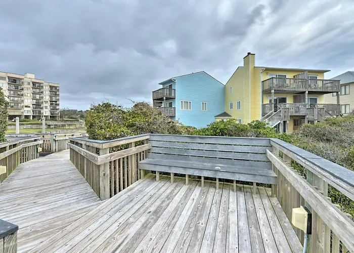 Bright Emerald Isle Condo W/ Private Beach Access!