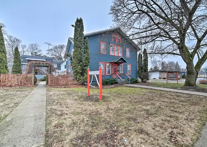 Walk To Waterfront: Dtwn Sturgeon Bay Retreat!