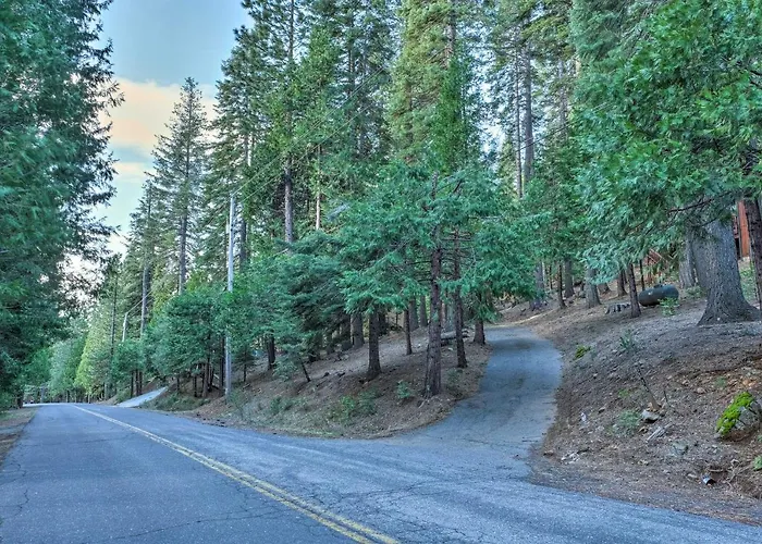 4 Mi To Big Tree State Park: Serene Cabin W/ Deck