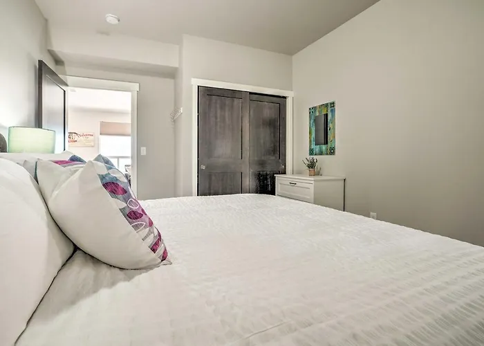 Lake Chelan Resort Condo: Pool & Hot Tub Access!