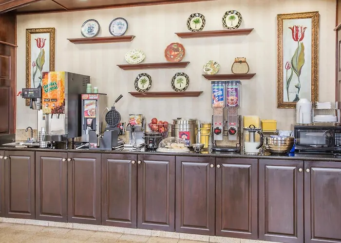 Days Inn & Suites By Wyndham Columbia Airport